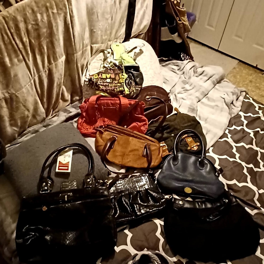 Designer Purses - Picture 4 of 6